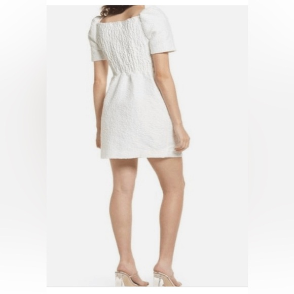 Elliatt Feminise White Puff Sleeve‎ Textured Mini Dress Size Medium - Picture 3 of 16